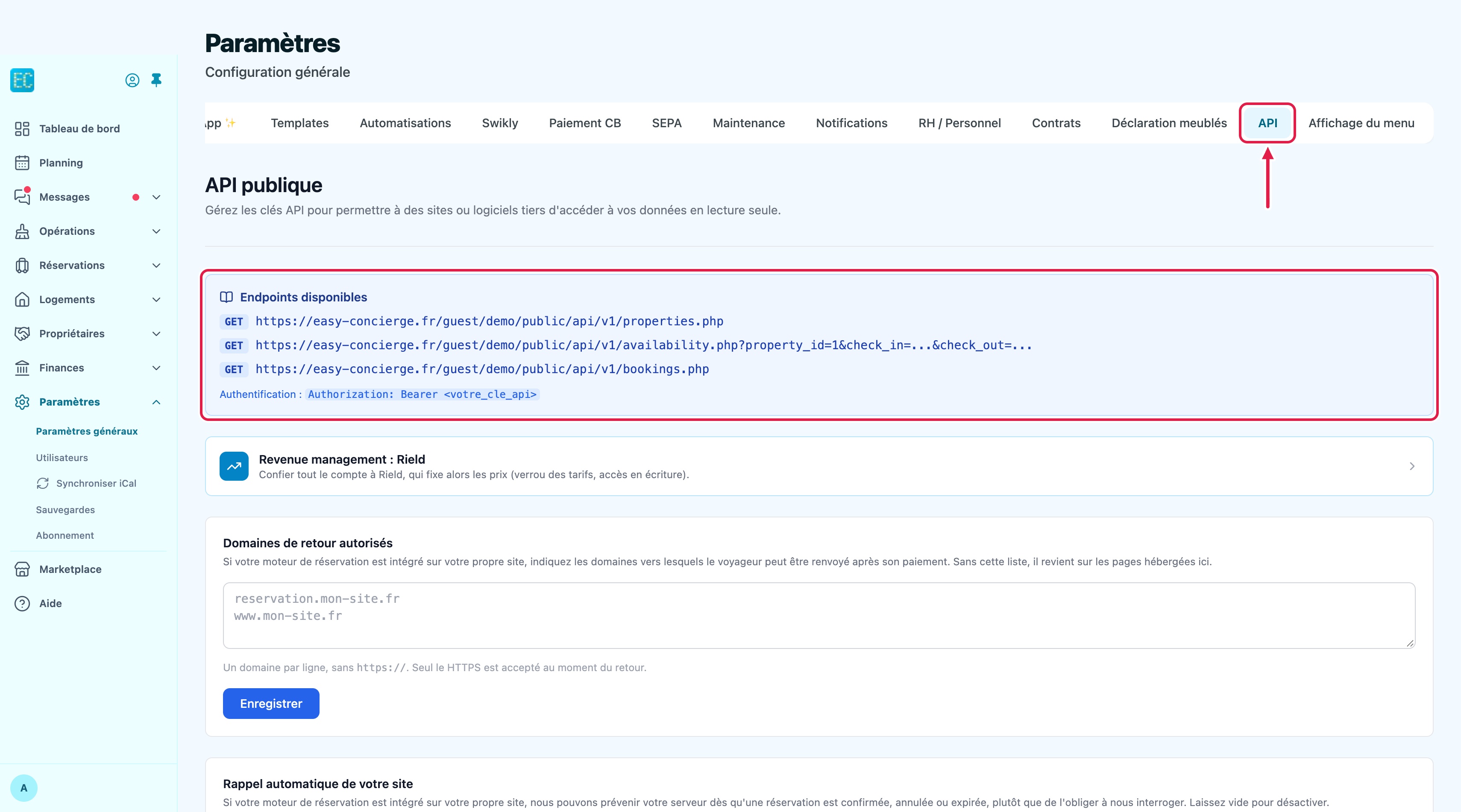 Paramètres, onglet API : page « API publique » et bloc « Endpoints disponibles » listant les adresses properties, availability et bookings, avec la ligne d'authentification