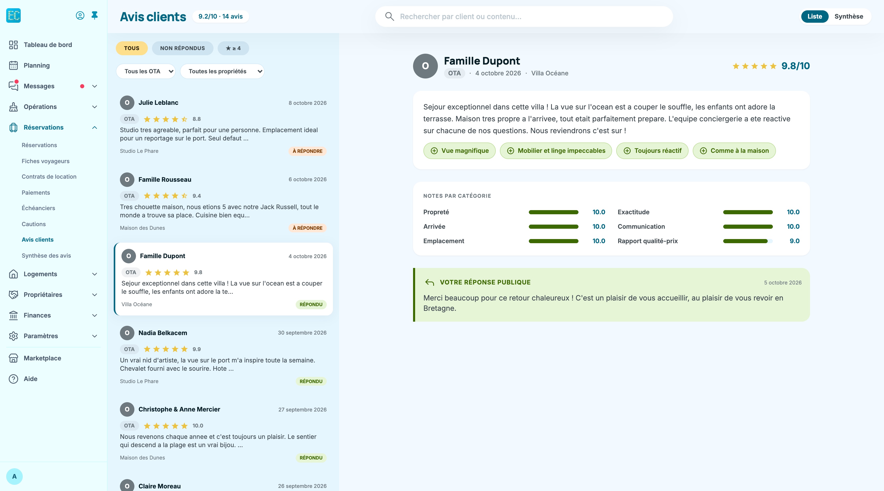 Page Avis clients : liste des avis à gauche, avis ouvert à droite avec notes par catégorie et réponse