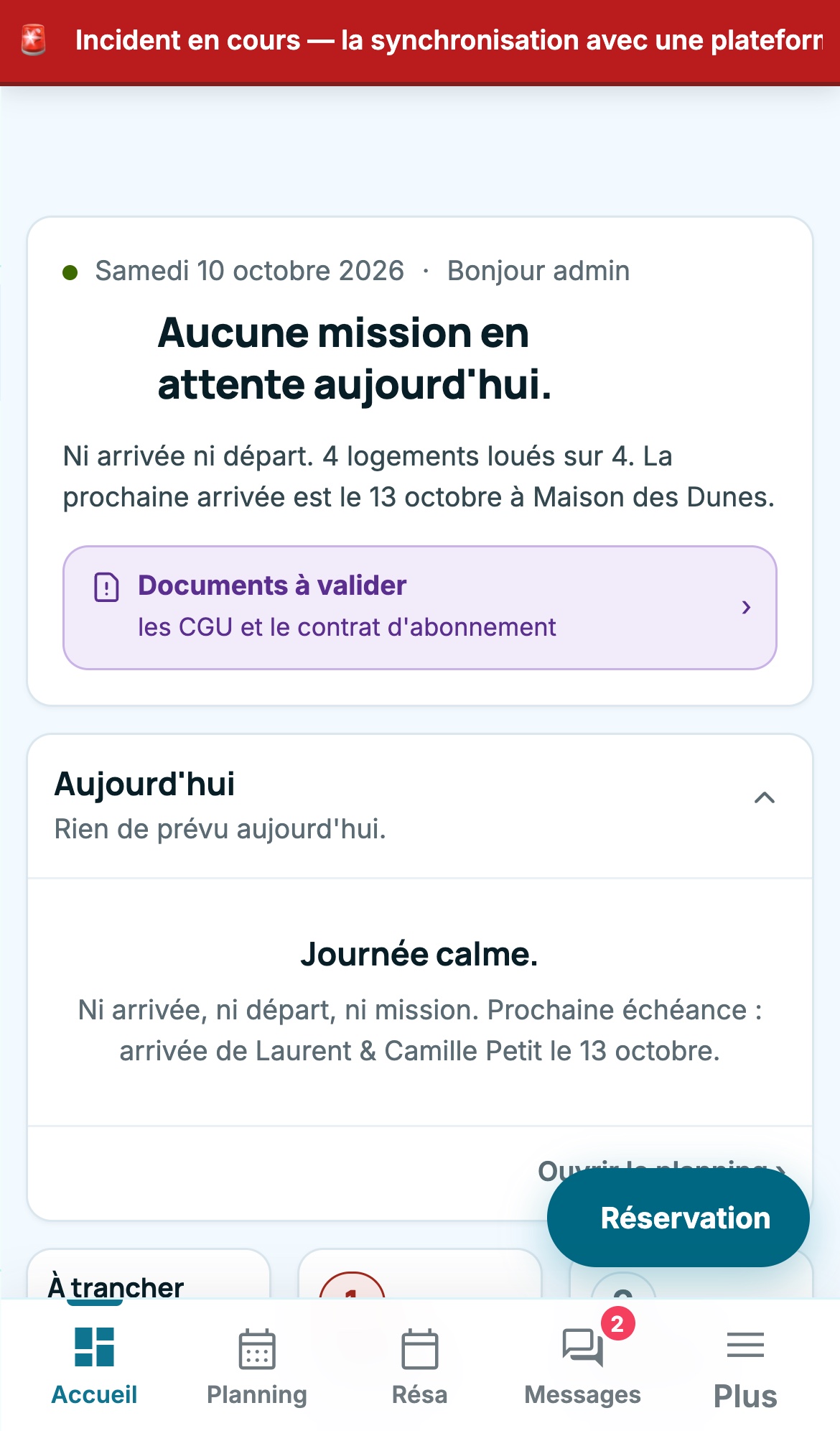 Exemple de bandeau rouge de niveau Critique en haut de l'écran d'accueil sur téléphone : Incident en cours, sans croix de masquage