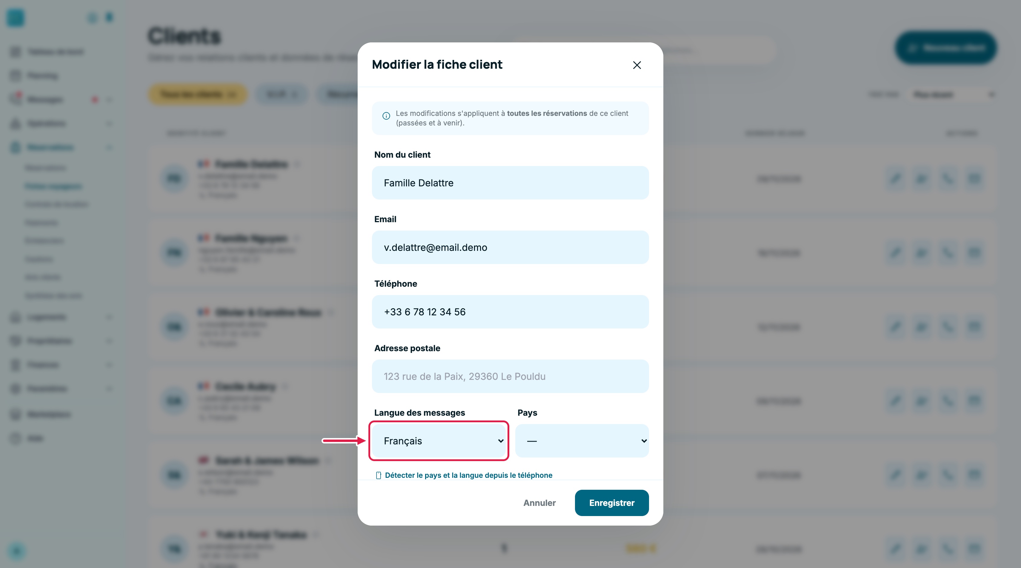 Fenêtre Modifier la fiche client avec les champs Langue des messages et Pays