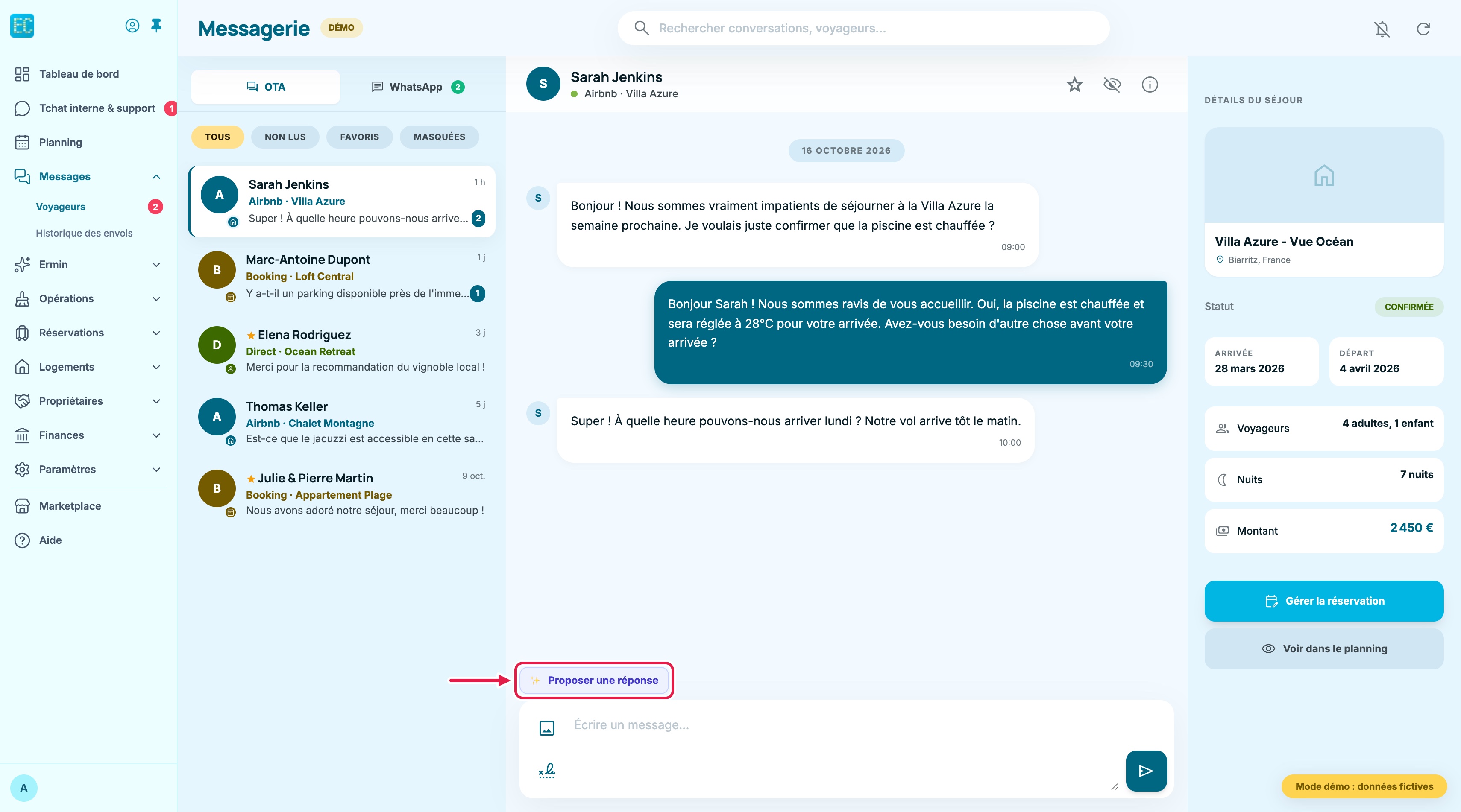 Messagerie, conversation de démonstration avec une voyageuse Airbnb ouverte : le bouton « ✨ Proposer une réponse » est encadré au-dessus de la zone « Écrire un message… », à droite les détails du séjour