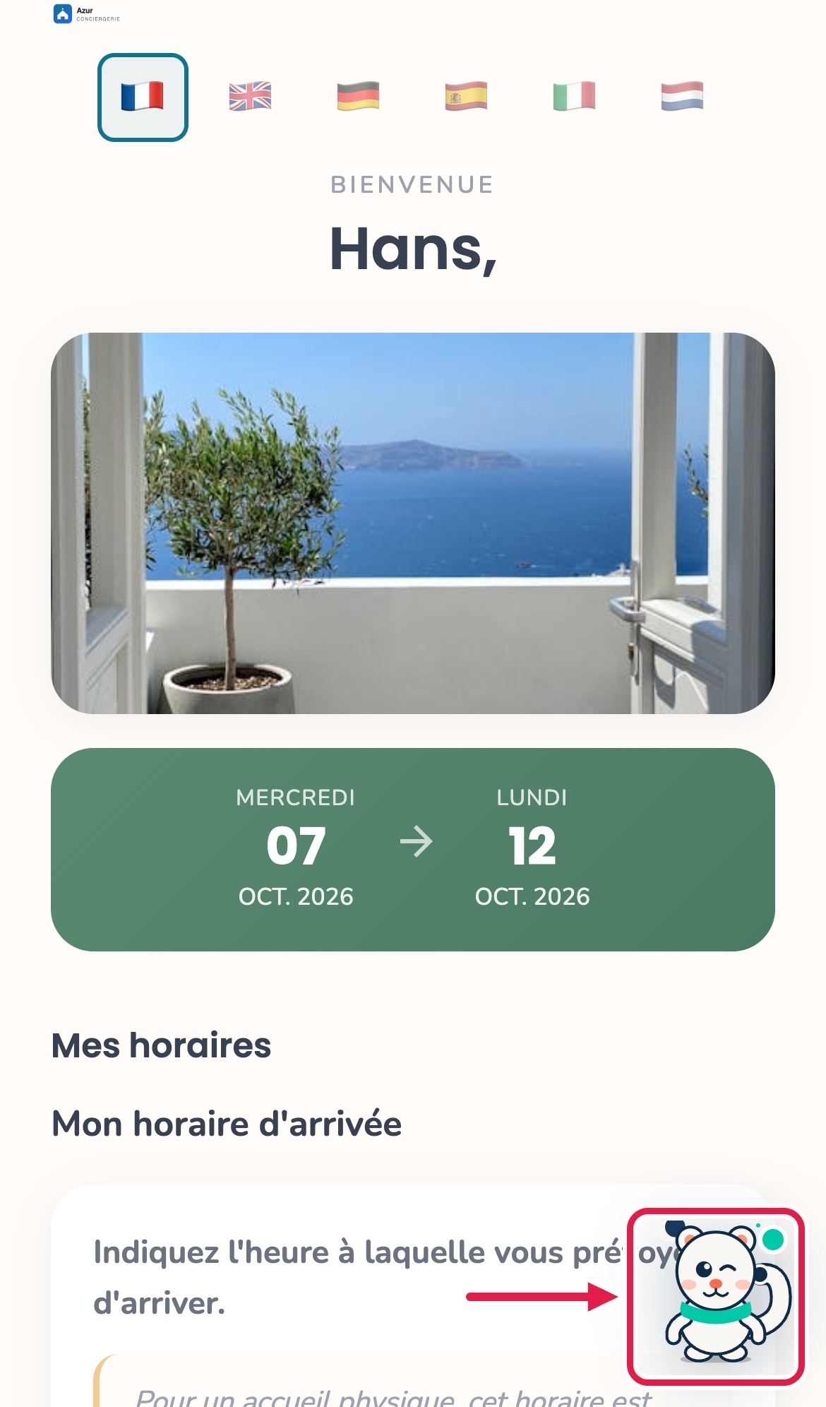 Livret d'accueil sur téléphone, voyageur identifié : en haut les six drapeaux et « Bienvenue Hans », la photo du logement, les dates du séjour ; en bas à droite, la bulle Ermin (mascotte) est encadrée