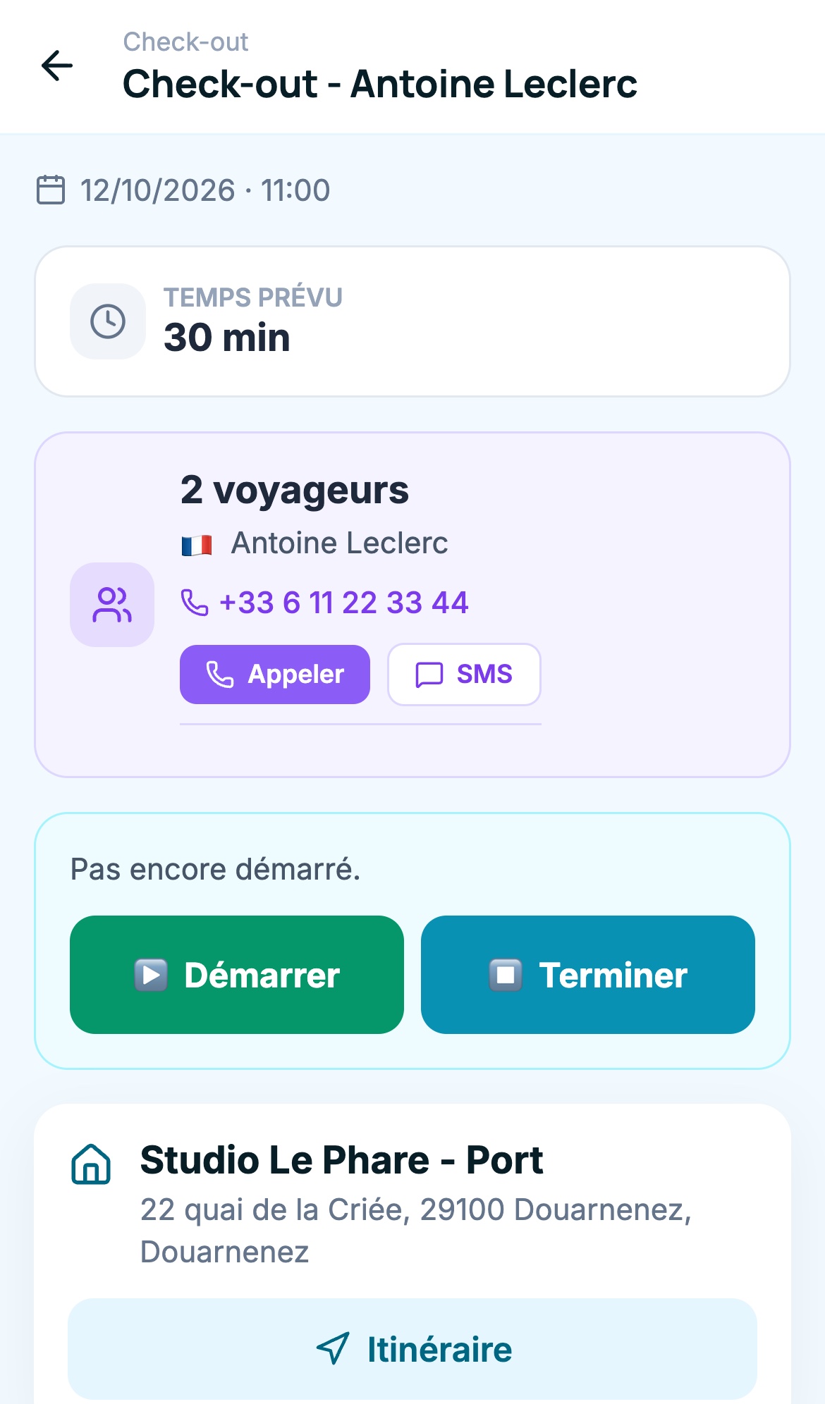 Fiche mission sur le téléphone d'un prestataire : date, temps prévu, voyageurs avec boutons Appeler et SMS, boutons Démarrer et Terminer, logement et bouton Itinéraire
