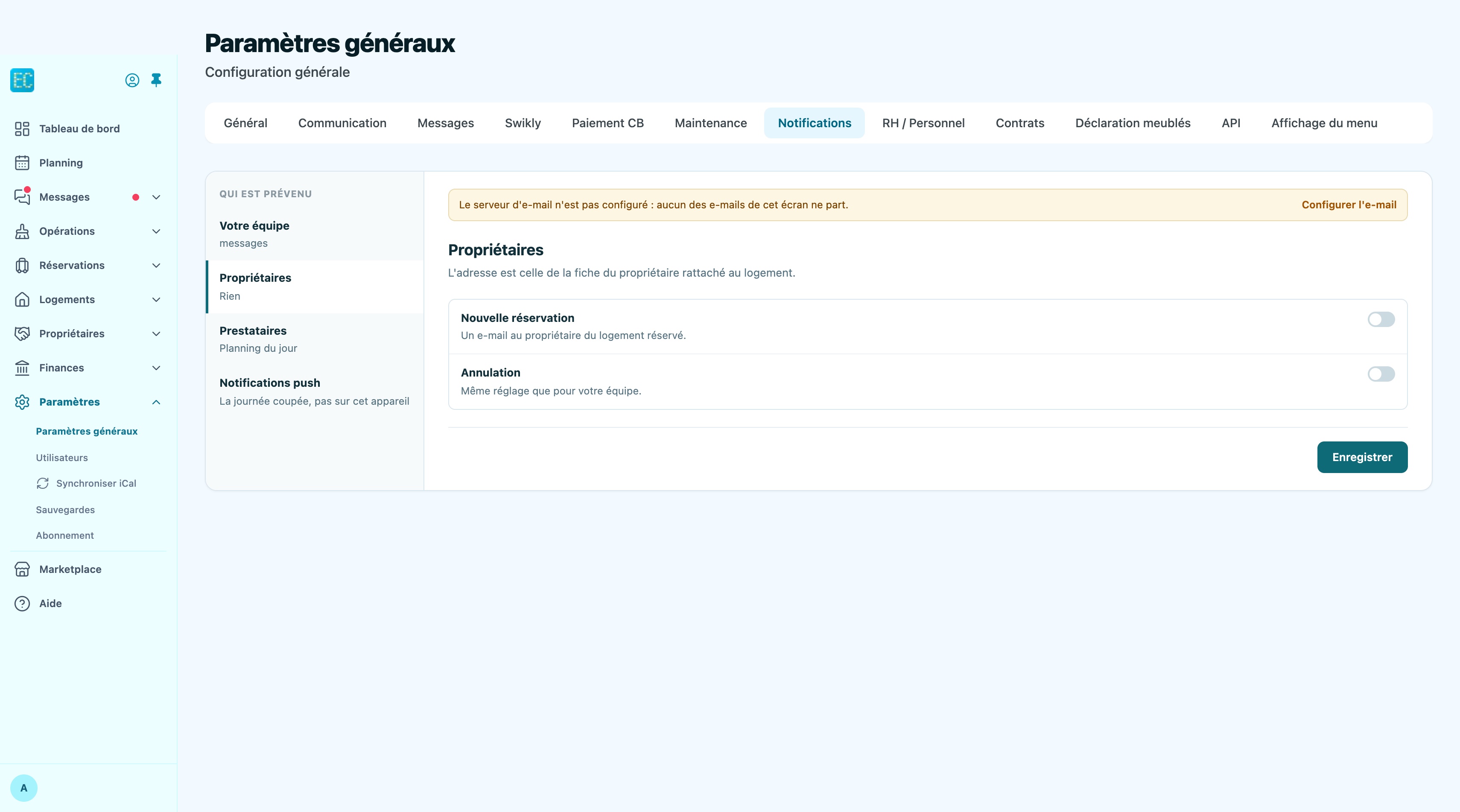 Paramètres, onglet Notifications, entrée Propriétaires du compte de démonstration : bandeau du serveur d'e-mail non configuré, lignes Nouvelle réservation et Annulation (Même réglage que pour votre équipe), interrupteurs coupés