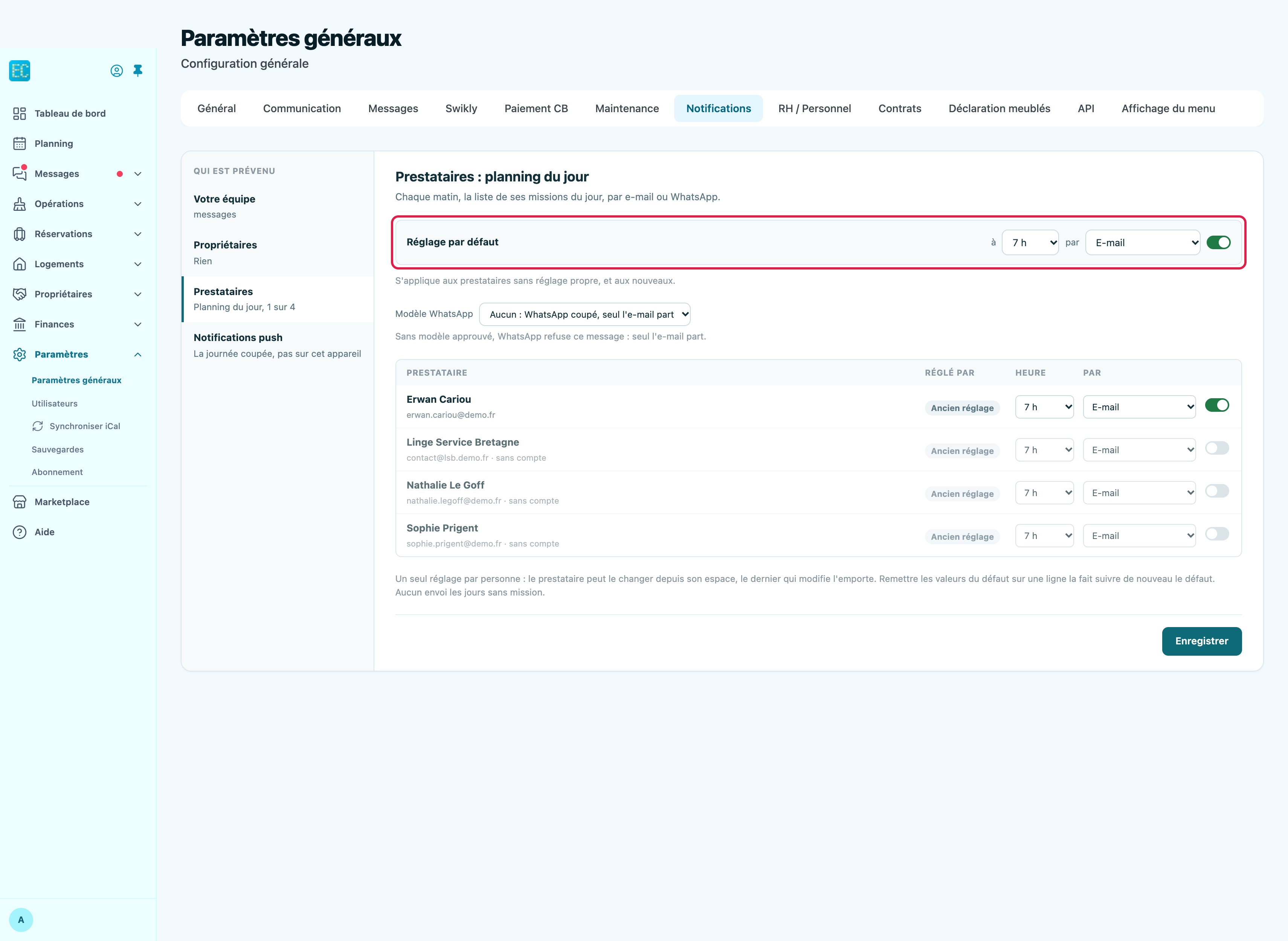Paramètres, onglet Notifications, entrée Prestataires : Réglage par défaut encadré (heure, voie, interrupteur), ligne du modèle WhatsApp, puis le tableau des prestataires avec les colonnes Prestataire, Réglé par, Heure et Par