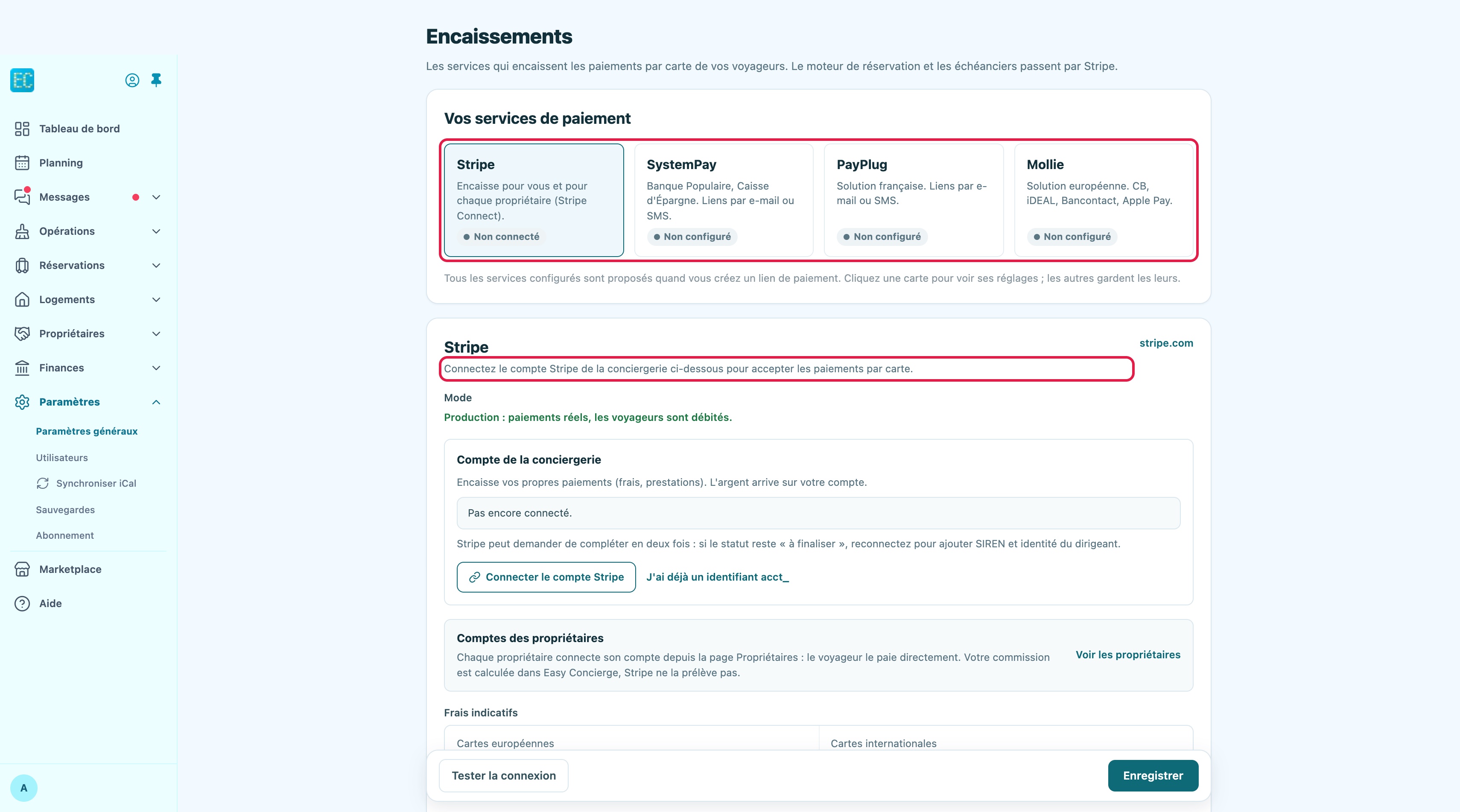 Paramètres, onglet Encaissements : carte Vos services de paiement encadrée avec les quatre services Stripe, SystemPay, PayPlug et Mollie et leur pastille d'état, phrase d'état « Connectez le compte Stripe de la conciergerie » encadrée sous le nom Stripe