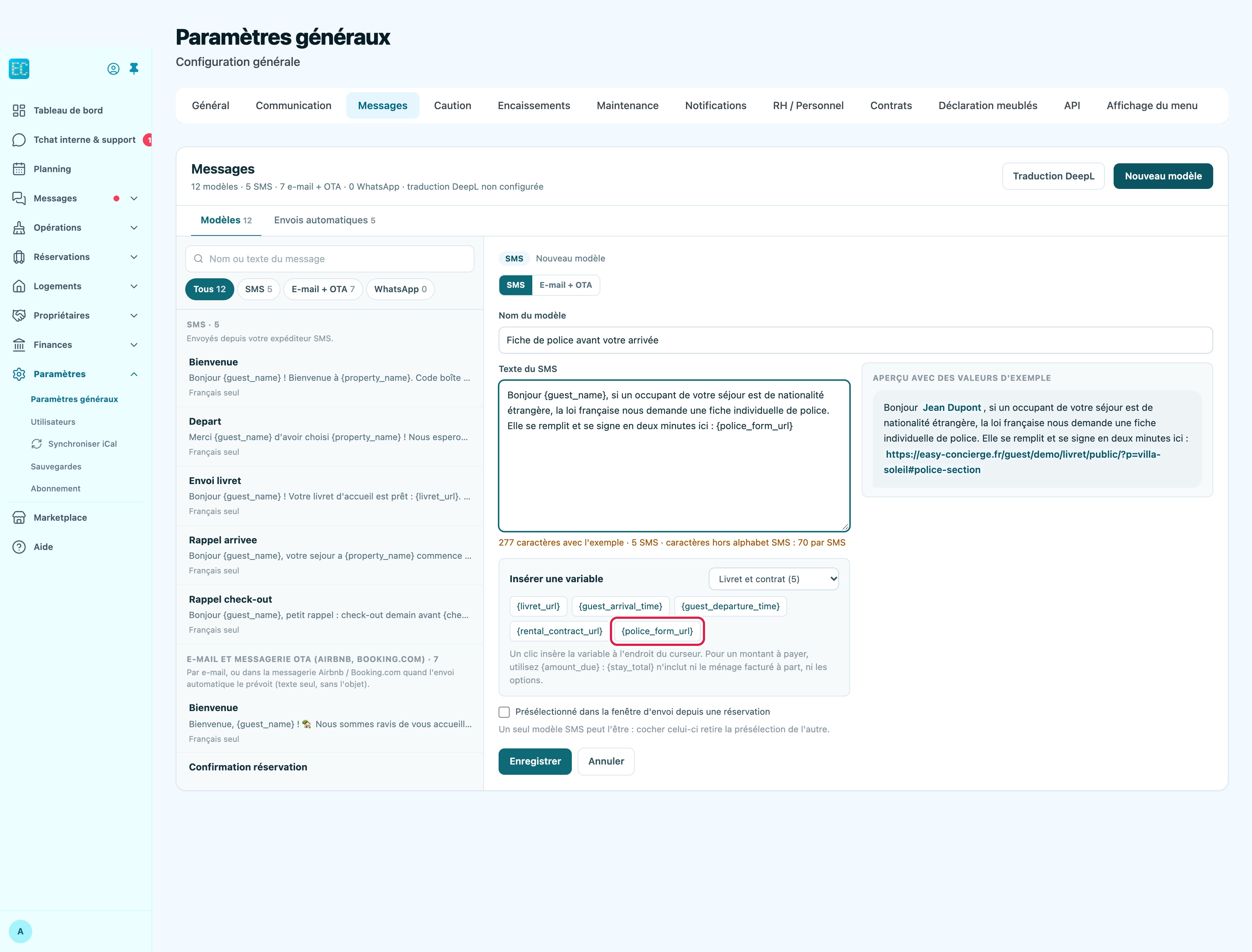 Onglet Messages : nouveau modèle SMS Fiche de police avant votre arrivée, texte avec la variable, aperçu avec le lien du livret, et la pastille police_form_url encadrée dans le groupe Livret et contrat
