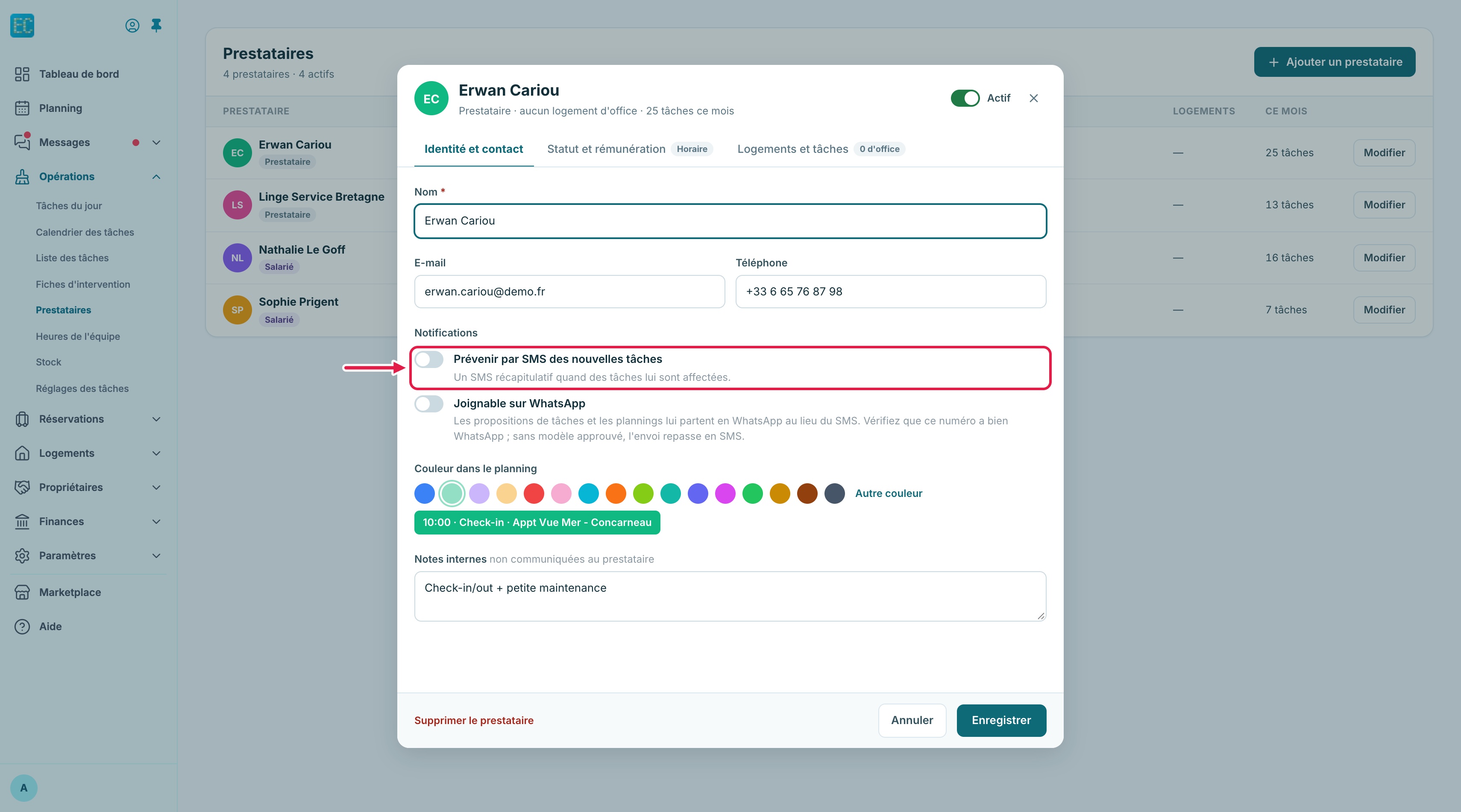 Fiche du prestataire, onglet Identité et contact : nom, e-mail, téléphone, puis la rubrique Notifications avec l'interrupteur « Prévenir par SMS des nouvelles tâches » encadré, au-dessus de « Joignable sur WhatsApp »
