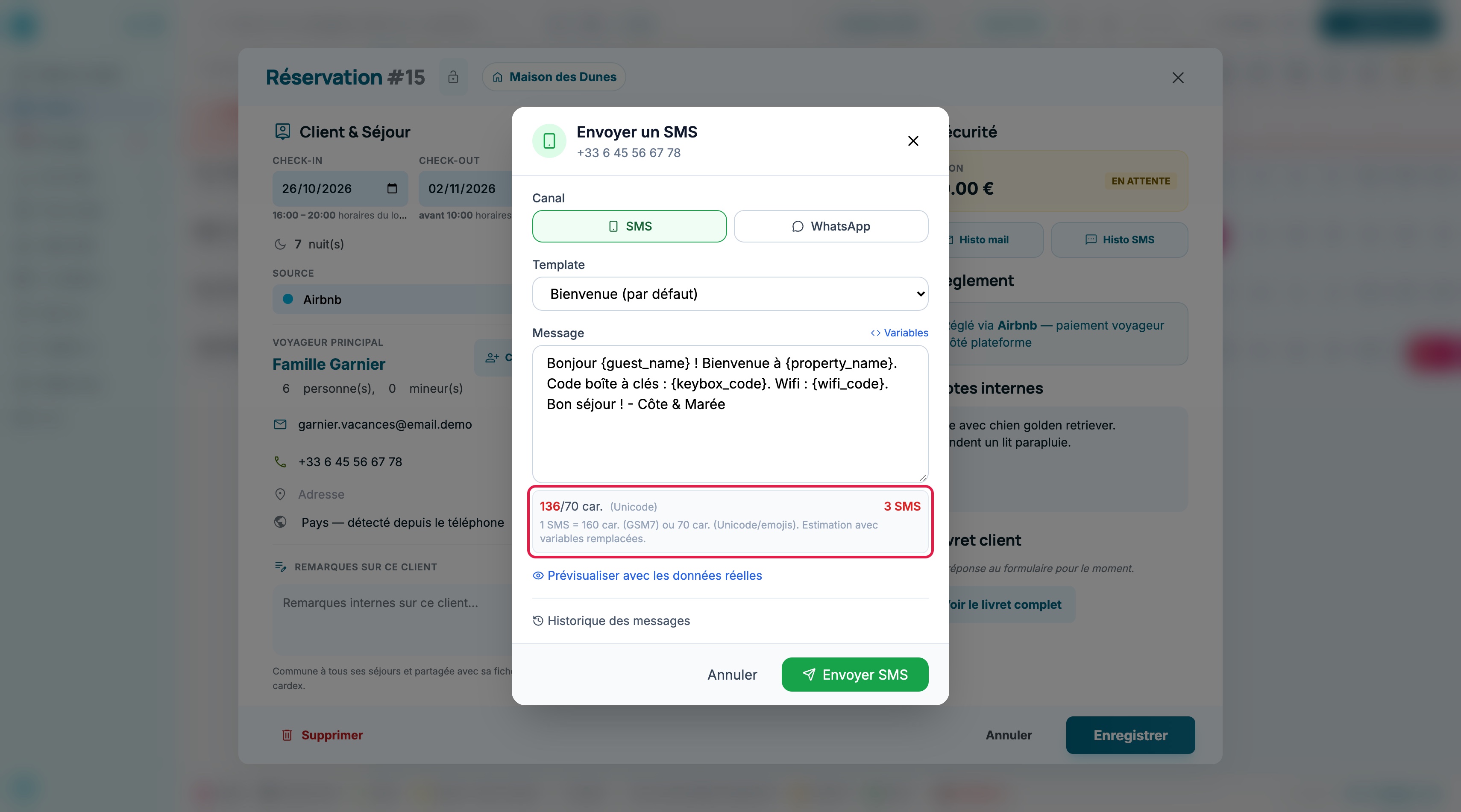 Fenêtre Envoyer un SMS ouverte depuis une réservation : modèle Bienvenue (par défaut) contenant les mots boîte et Côte ; le compteur encadré indique 136/70 car. (Unicode) et 3 SMS en rouge