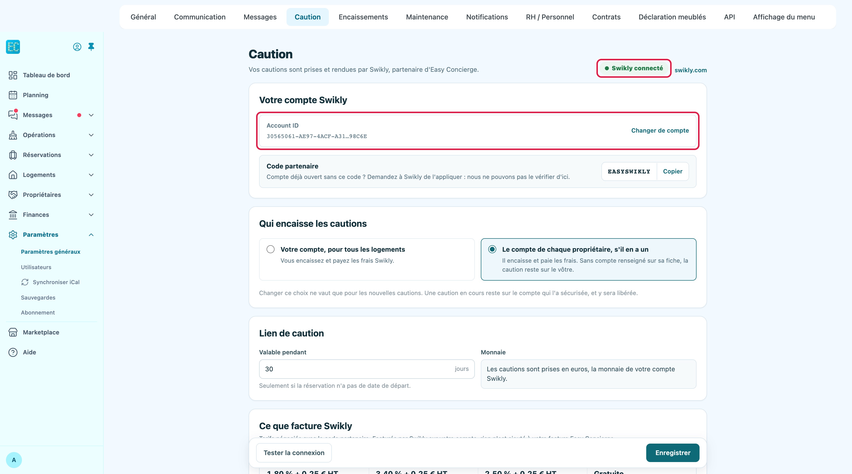 Paramètres, onglet Caution : pastille Swikly connecté encadrée, carte Votre compte Swikly avec l'Account ID tronqué et le lien Changer de compte encadrés, encadré Code partenaire EASYSWIKLY avec le bouton Copier, puis cartes Qui encaisse les cautions et Lien de caution