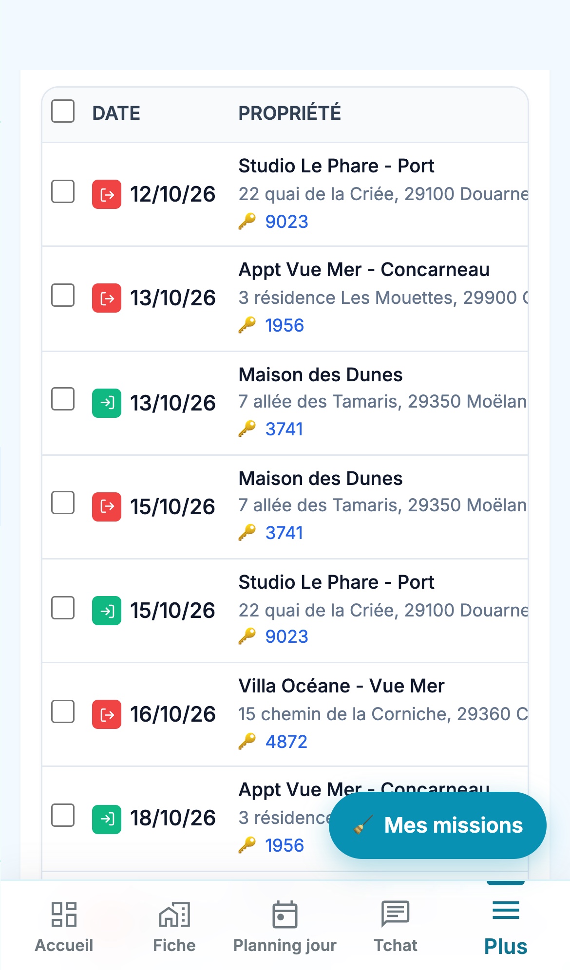 Liste des tâches vue par un prestataire sur son téléphone : ses seules tâches en liste compacte, date avec l'icône du type, logement, adresse et code de boîte à clés, bouton Mes missions et barre d'onglets en bas