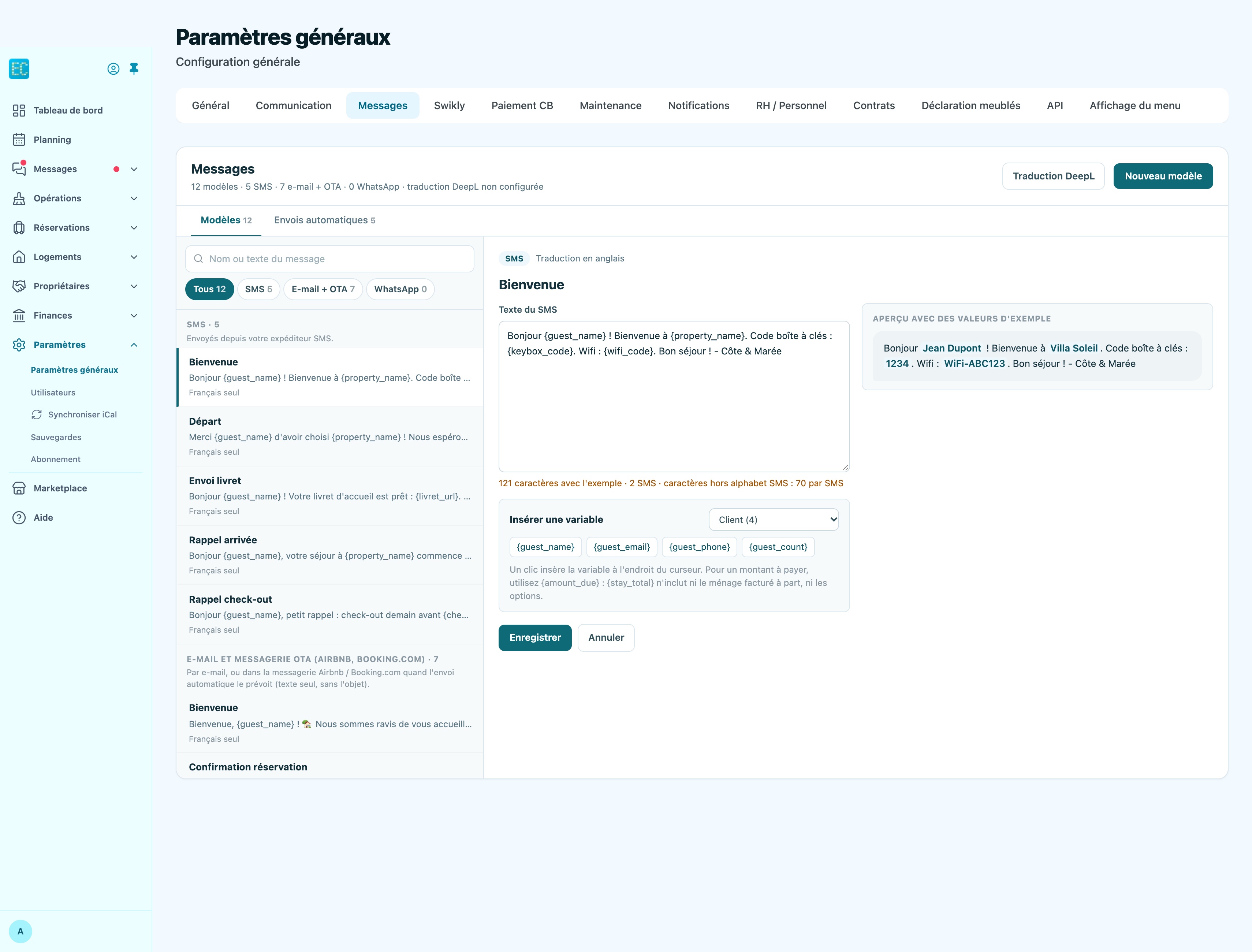 Panneau Traduction en anglais du modèle SMS Bienvenue, ouvert par Écrire la traduction : texte à traduire prérempli avec le français, compteur de SMS, encadré Insérer une variable, aperçu avec des valeurs d'exemple, boutons Enregistrer et Annuler (le compte de démonstration n'a pas de clé DeepL : le bouton Proposer avec DeepL n'y apparaît pas)